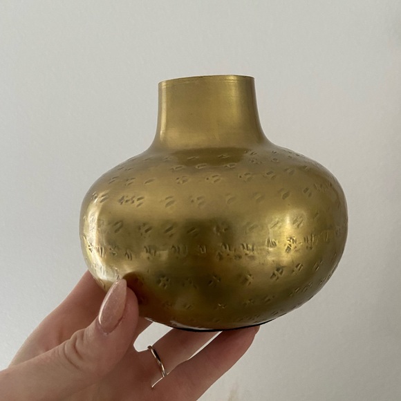 Brass hammered vase vintage vibes brushed gold patterned home decor boho modern - Picture 15 of 15